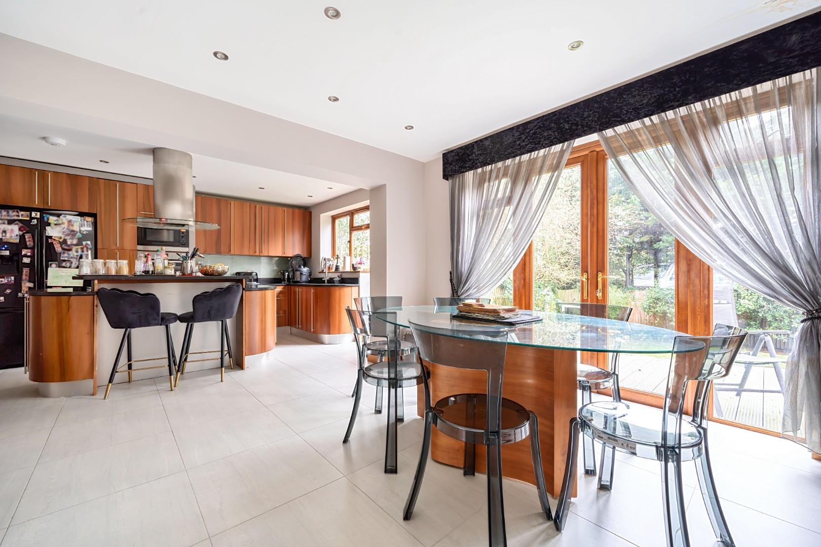 5 bed property in Austell Gardens, Mill Hill, NW7, Mill Hill